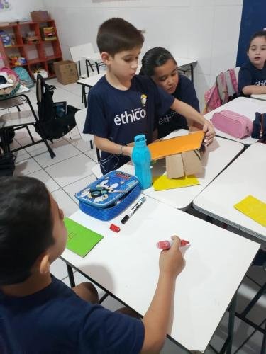 2° ano Projeto do passeio a RAC, fizeram os jogos matemáticos com material reciclavel