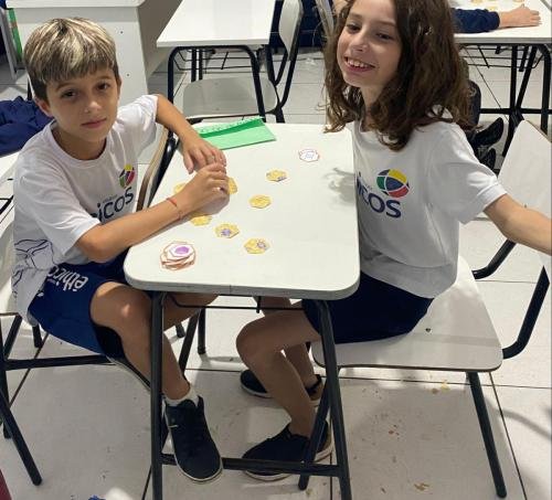 4 ano Jogo da memória: Figuras geométricas espaciais.