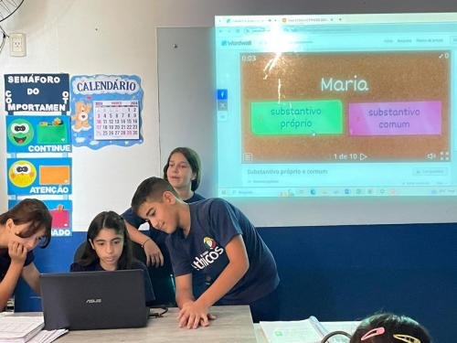 Aula de Língua Portuguesa: foi realizado jogos sobre Substantivos e suas classificações.