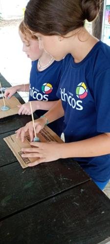 Aula de ciências - turma 6° ano - construção de um relógio de sol.