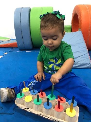 Berçário Explorando cores e coordenação