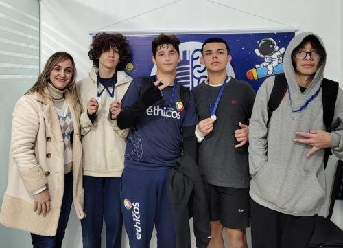 intersalas de vôlei e futsal.